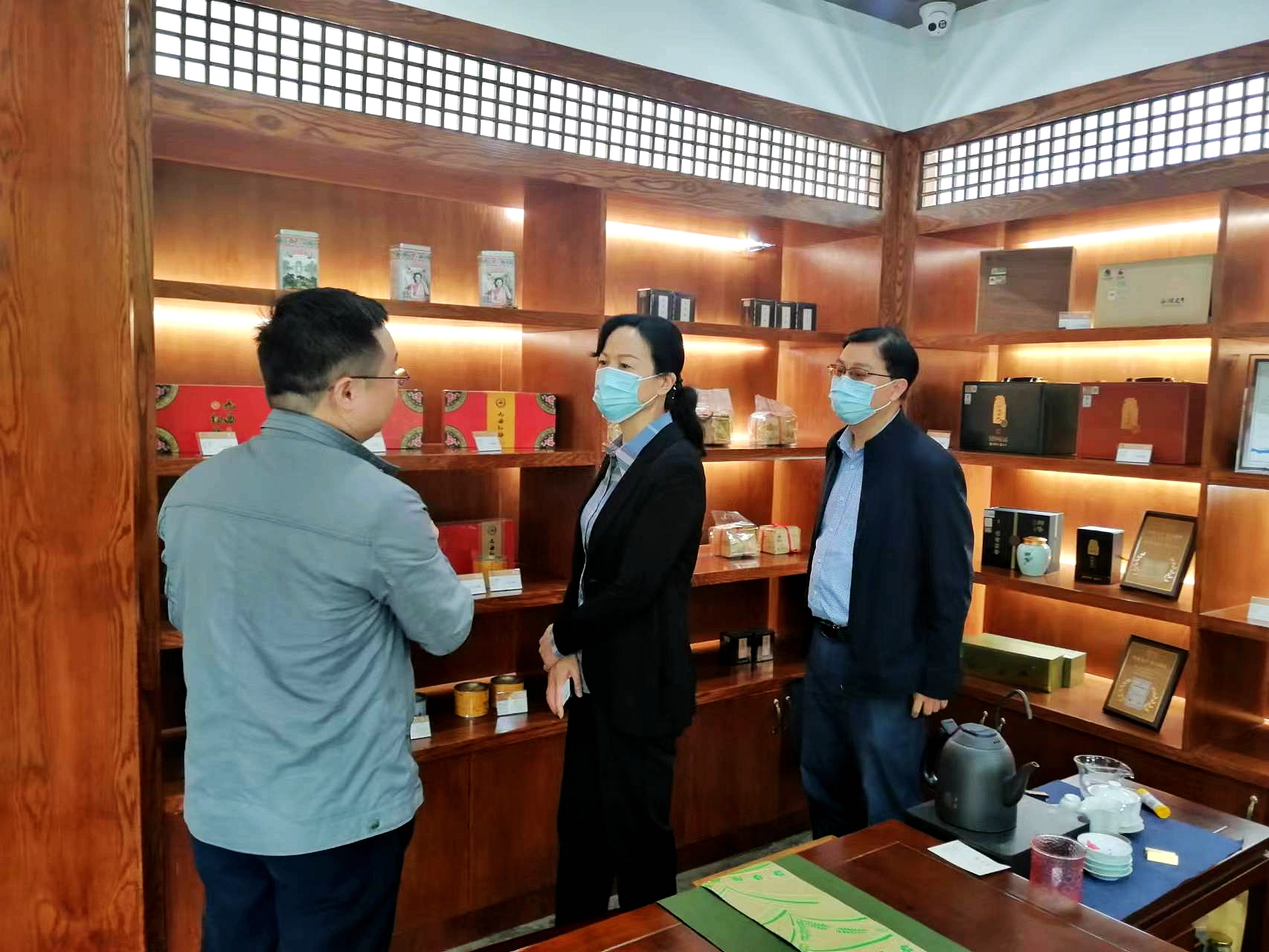 上城区政协黄爱芳主席一行来6686体育(中国)官方网站梅家坞体验中心考察