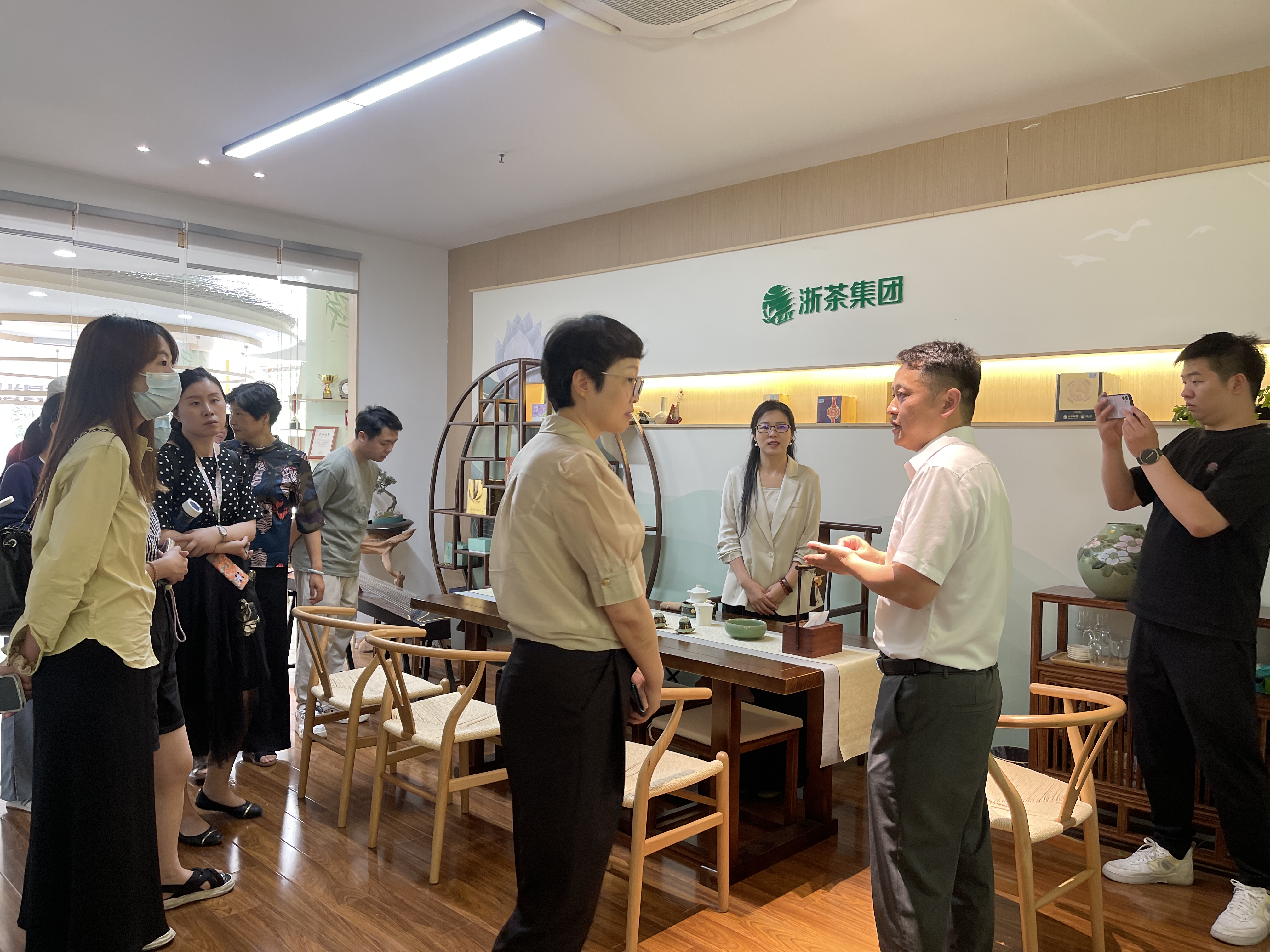 6686体育(中国)官方网站狮峰制茶品鉴中心助力茶文化进社区工作